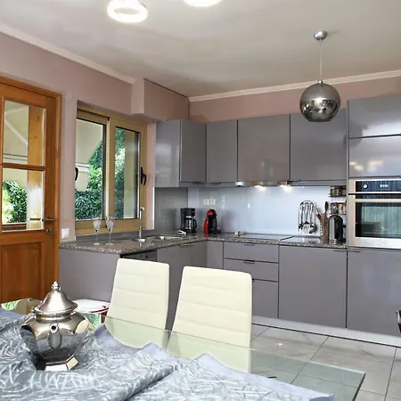 Apartament Adela Apolpaina